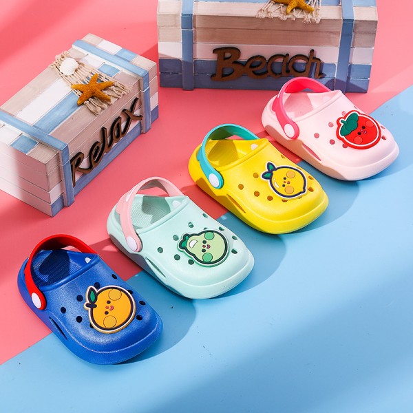 Children's slippers hole shoes anti slip in summer middle-aged and older children, boys and girls, children wear soft beach shoes and sandals outside 